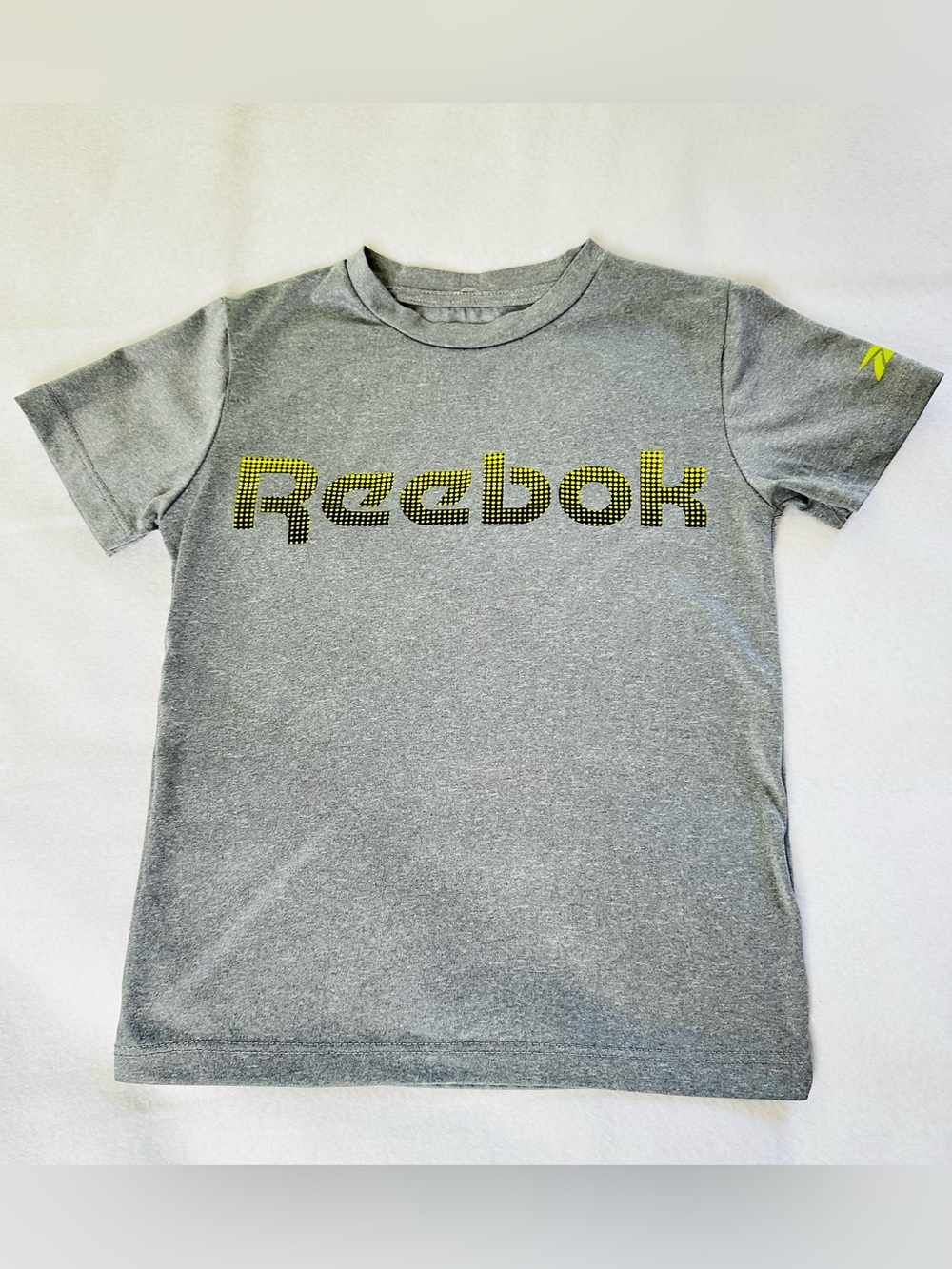 Reebok Gray Tee with Yellow-Outlined Logo kids Sz 4 back to school A10- 078